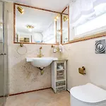 Merlo 1 & Parking Apartment Pisa